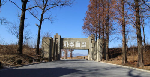 N. Korea installs new gate, further security precautions along road to Panmunjom