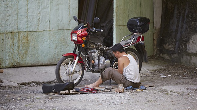 Man attends motorbike problem | Picture: NK News