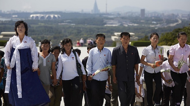 North Koreans go to pay respect for the dead | Picture: NK News