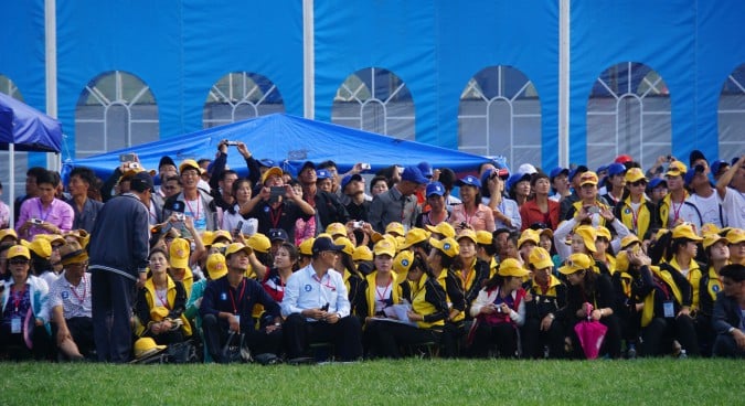 The crowd watches the show | Photo credit: NK News