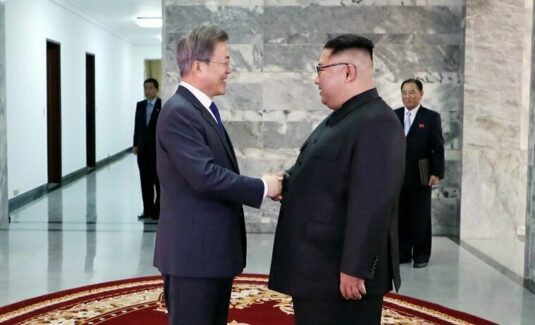 Moon Jae-in and Kim Jong Un hold surprise second summit at Panmunjom ...