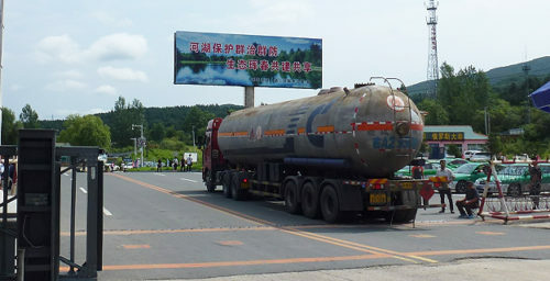 Image shows Chinese oil tanker truck at North Korean border crossing